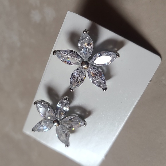 Vintage Silver Floral Earrings with Teardrop Stones - Picture 6 of 16